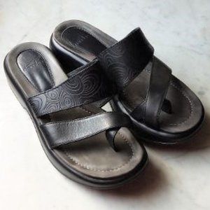 Embossed Dansko Toe Loop Sandals Sz 9